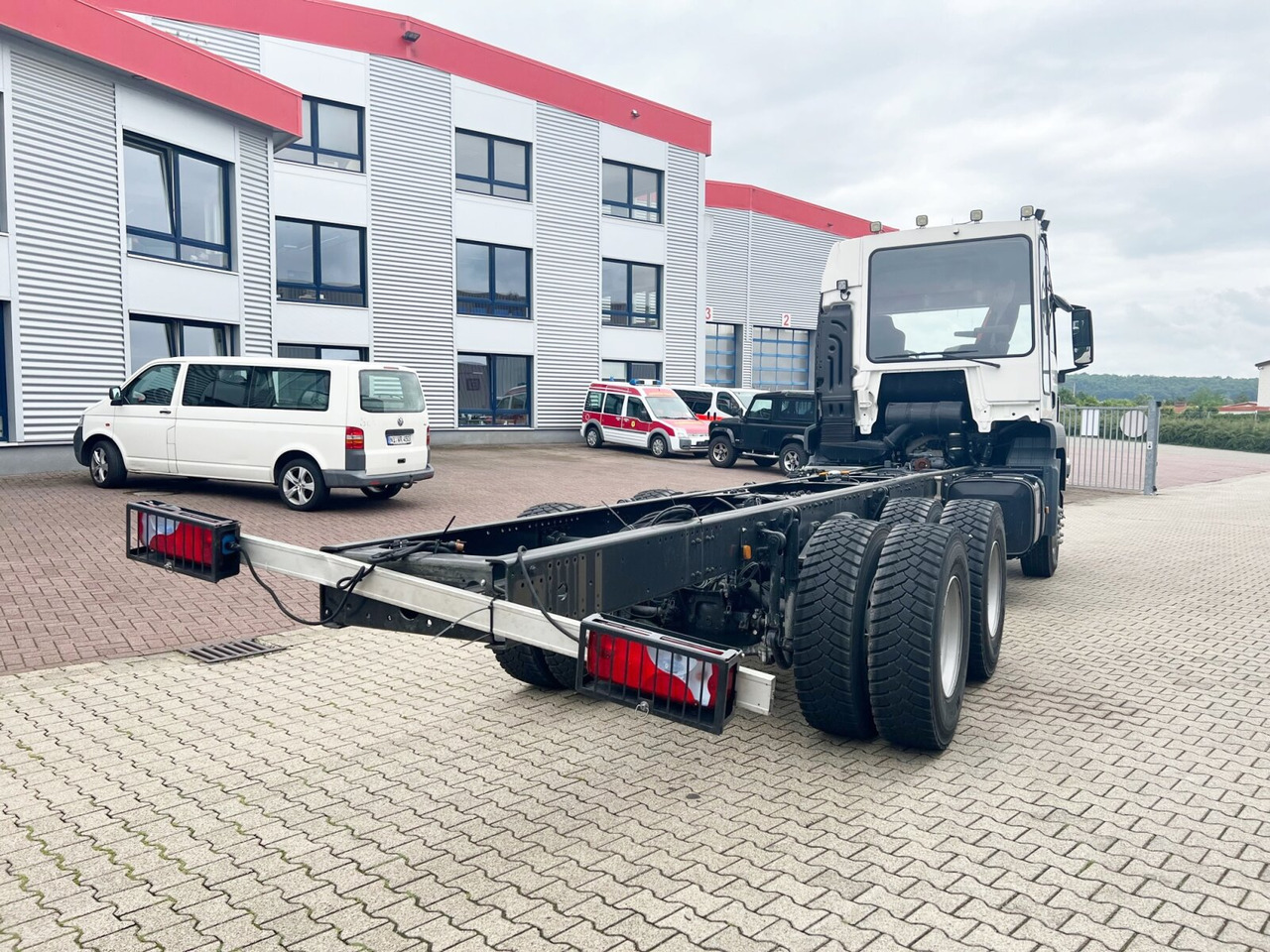 New Cab chassis truck MAN TGS 33.360 6x4 BB TGS 33.360 6x4 BB, Häckslerkabine, NMV Nebenantrieb: picture 12