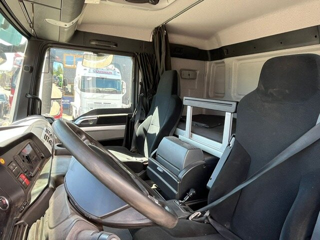 MAN TGS 35.500 8x4-4 BL TGS 35.500 8x4-4 BL, Lenk-/Liftachse, Kran HMF 3220-K6, Funk - Hook lift truck, Crane truck: picture 4 MAN TGS 35.500 8x4-4 BL TGS 35.500 8x4-4 BL, Lenk-/Liftachse, Kran HMF 3220-K6, Funk - Hook lift truck, Crane truck: picture 4