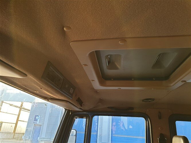 Mercedes-Benz 508 D 4x2 Doka 508 D 4x2 Doka, EX-THW - Curtainsider truck: picture 5 Mercedes-Benz 508 D 4x2 Doka 508 D 4x2 Doka, EX-THW - Curtainsider truck: picture 5