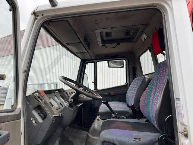 Interior photo 3: Tipper Mercedes-Benz 811 K 4x2 811 K 4x2 Interior photo 3: Tipper Mercedes-Benz 811 K 4x2 811 K 4x2