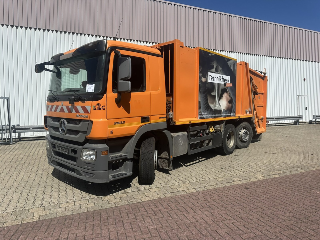Mercedes-Benz Actros 2532 L 6x2 Actros 2532/41 L 6x2, EEV, Lenkachse, Haller X2C M21, Zöller-Schüttung - Garbage truck: picture 1 Mercedes-Benz Actros 2532 L 6x2 Actros 2532/41 L 6x2, EEV, Lenkachse, Haller X2C M21, Zöller-Schüttung - Garbage truck: picture 1