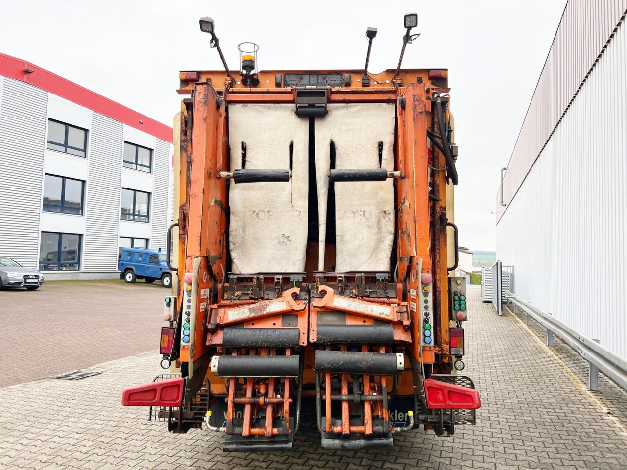 Garbage truck for transportation of garbage Mercedes-Benz Actros 3241 L 8x2/6 Actros 3241 L 8x2/6, 2x Lenkachse, Zöller Medium XL, Zöller-Schüttung: picture 11