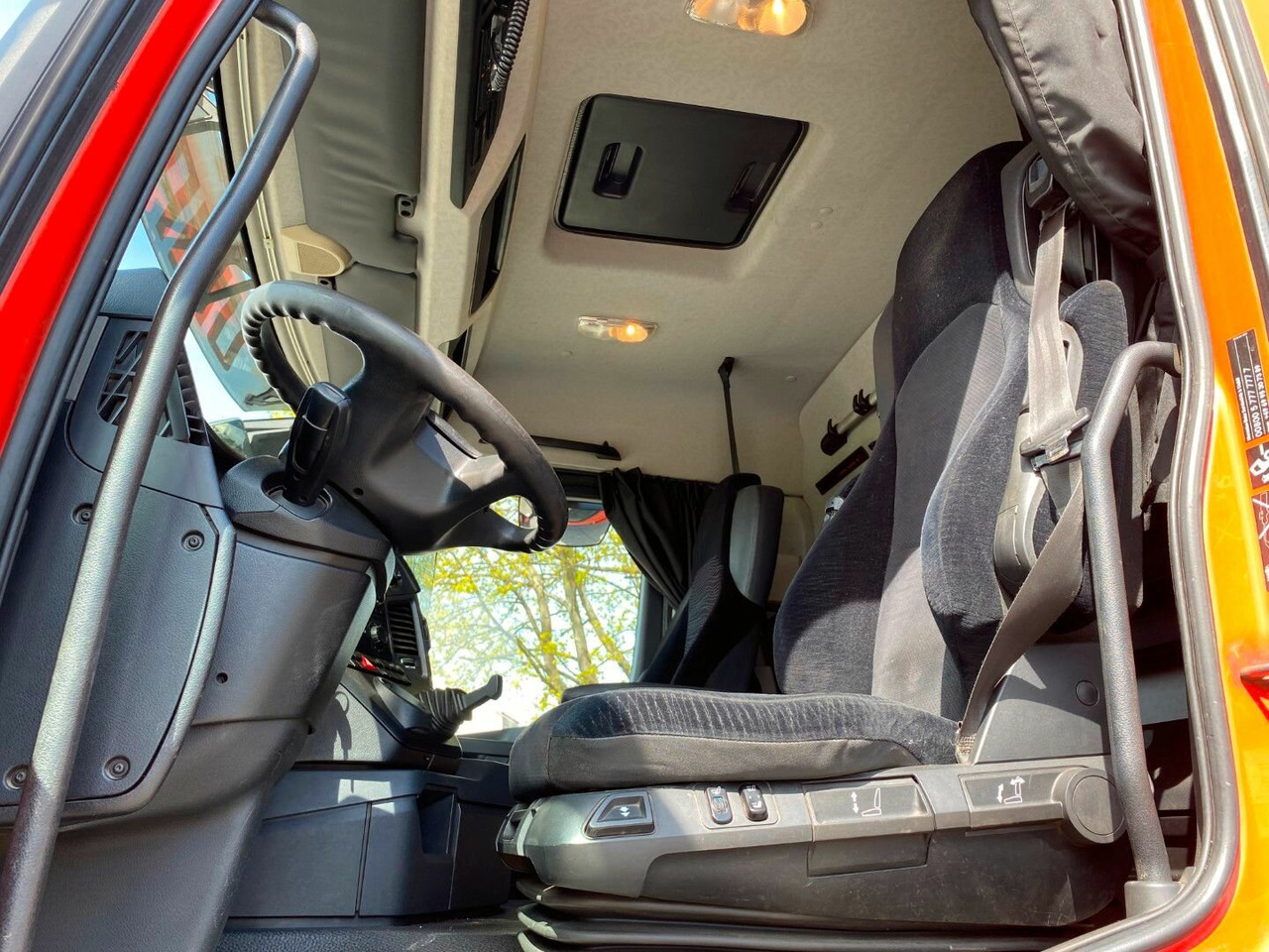 Interior photo 1: Leasing of Mercedes-Benz Arocs 2545 L/6x2/4 Arocs 2545 L/6x2/4, Atlas Kran, 145.2-A19 VB, 9,4m-1.51 to, Lenkachse, entlastbar, Retarder, Klima, Mercedes-Benz Arocs 2545 L/6x2/4 Arocs 2545 L/6x2/4, Atlas Kran, 145.2-A19 VB, 9,4m-1.51 to, Lenkachse, entlastbar, Retarder, Klima,