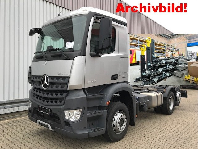 Mercedes-Benz Arocs 2553 L 6x2 Arocs 2553 L 6x2, Lenk-/liftachse, Navi, MultimediaCockpit, Motorabtrieb - Hook lift truck: picture 1 Mercedes-Benz Arocs 2553 L 6x2 Arocs 2553 L 6x2, Lenk-/liftachse, Navi, MultimediaCockpit, Motorabtrieb - Hook lift truck: picture 1
