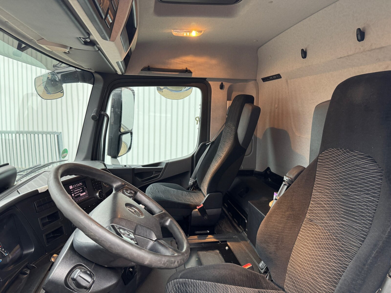 Mercedes-Benz Arocs 2642 6x4 Arocs 2642 6x4 mit Heckkran Atlas AK 186.3 V-2 - Crane truck, Dropside/ Flatbed truck: picture 4 Mercedes-Benz Arocs 2642 6x4 Arocs 2642 6x4 mit Heckkran Atlas AK 186.3 V-2 - Crane truck, Dropside/ Flatbed truck: picture 4