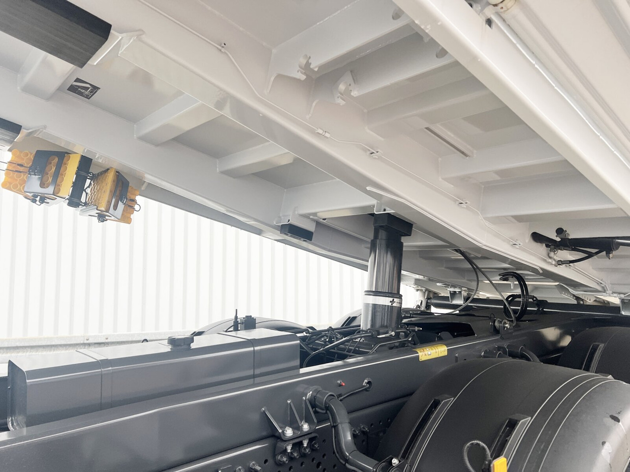 New Tipper Mercedes-Benz Arocs 2645 K 6x4 Arocs 2645 K 6x4, MultimediaCockpit, Bordmatik links: picture 15 New Tipper Mercedes-Benz Arocs 2645 K 6x4 Arocs 2645 K 6x4, MultimediaCockpit, Bordmatik links: picture 15