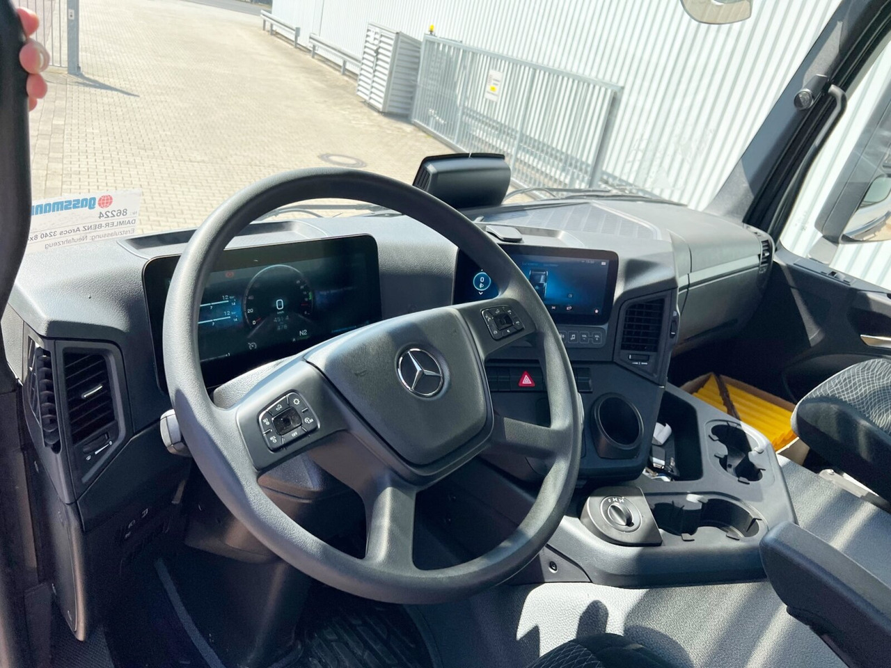 Interior photo 2: New Hook lift truck Mercedes-Benz Arocs 3240 8x4 Arocs 3240 8x4/42