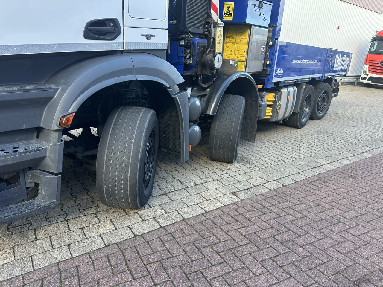 Mercedes-Benz Arocs 3245 L 8x2/6 Arocs 3245 L 8x2/6, Kran Fassi F 545 RA 2.26 XE, Jib, Funk, 29,7 m - 400 kg - Crane truck, Dropside/ Flatbed truck: picture 2 Mercedes-Benz Arocs 3245 L 8x2/6 Arocs 3245 L 8x2/6, Kran Fassi F 545 RA 2.26 XE, Jib, Funk, 29,7 m - 400 kg - Crane truck, Dropside/ Flatbed truck: picture 2