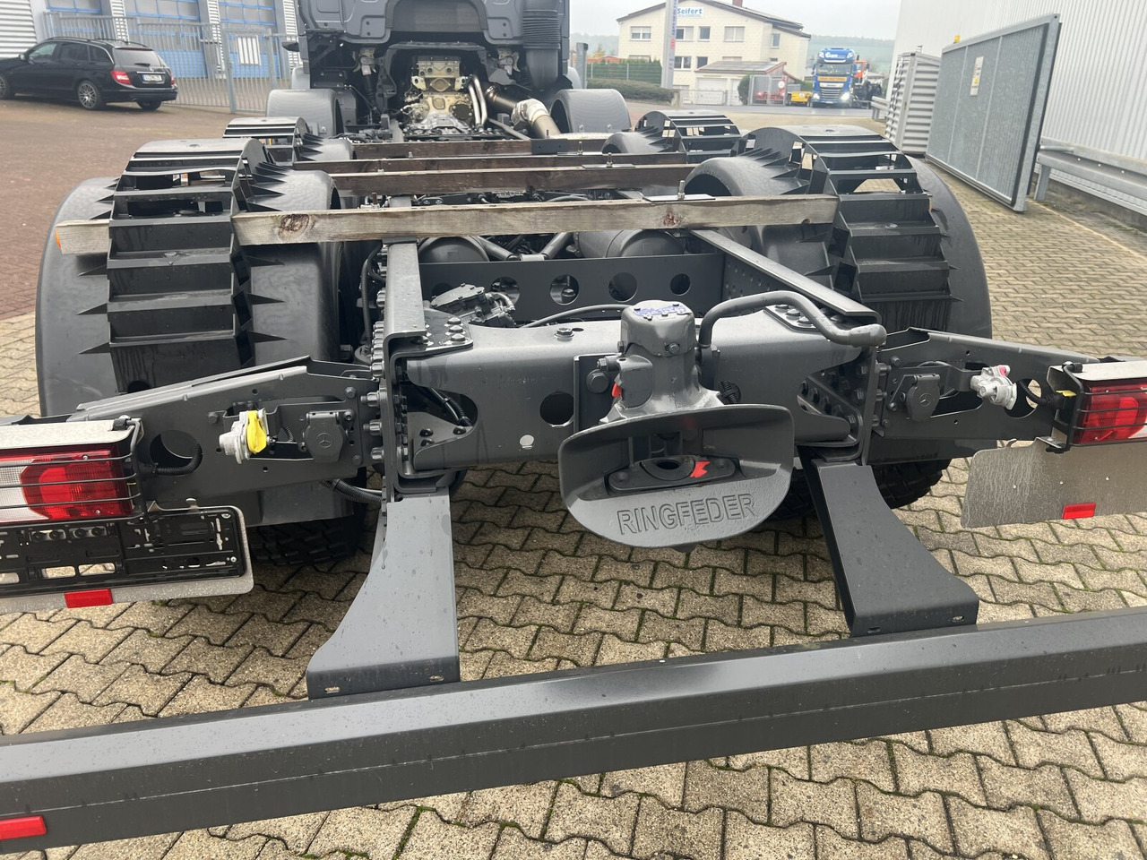 Mercedes-Benz Arocs 3251 L 8x4/4 Arocs 3251 L 8x4/4, mit Motorabtrieb C plus NA - Cab chassis truck: picture 4 Mercedes-Benz Arocs 3251 L 8x4/4 Arocs 3251 L 8x4/4, mit Motorabtrieb C plus NA - Cab chassis truck: picture 4
