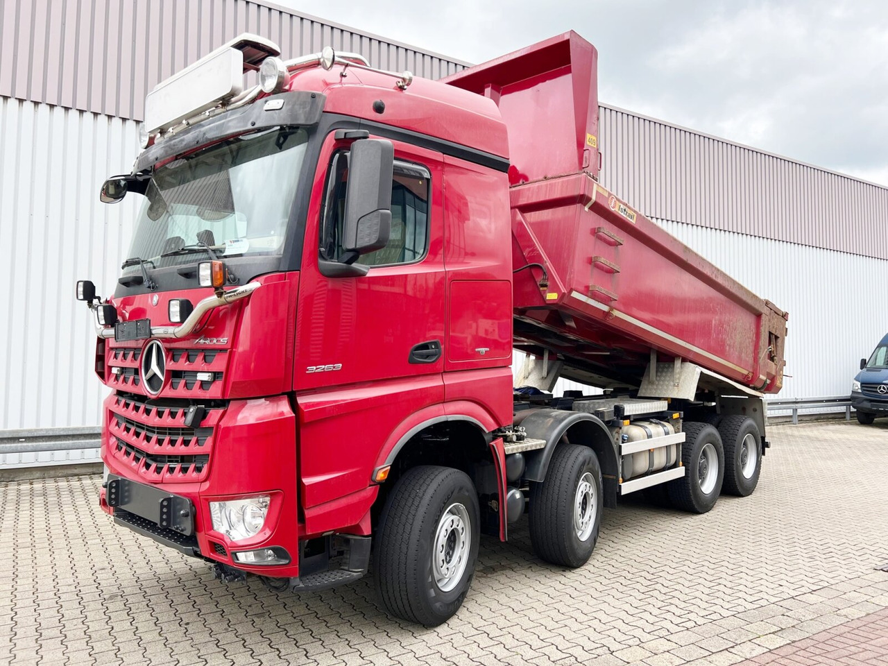 Mercedes-Benz Arocs 3263 8x4/4 Arocs 3263 8x4/4, Retarder, Stahlmulde ca.14m³, Hydr. Heckklappe - Tipper: picture 1 Mercedes-Benz Arocs 3263 8x4/4 Arocs 3263 8x4/4, Retarder, Stahlmulde ca.14m³, Hydr. Heckklappe - Tipper: picture 1