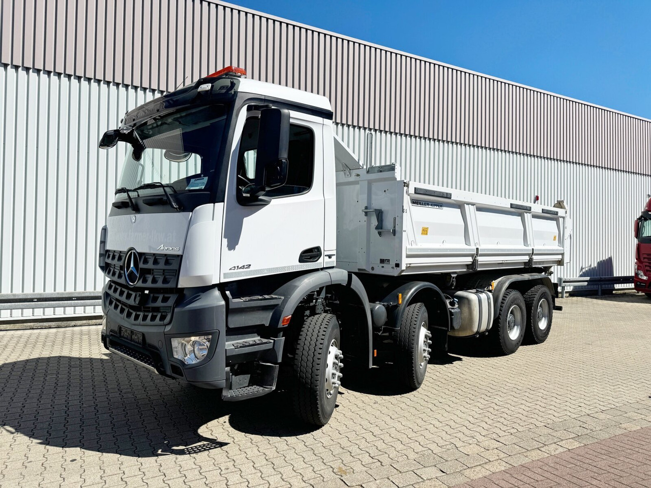 Mercedes-Benz Arocs 4142 K 8x4/4 Arocs 4142 K 8x4/4, Meiller Bordmatik links - Tipper: picture 2 Mercedes-Benz Arocs 4142 K 8x4/4 Arocs 4142 K 8x4/4, Meiller Bordmatik links - Tipper: picture 2