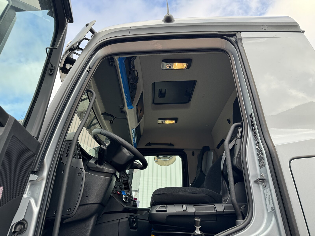 Mercedes-Benz Arocs 4148 K 8x4/4 Arocs 4148 K 8x4/4, Turbo-Retarder-Kupplung, Grounder - Cab chassis truck: picture 2 Mercedes-Benz Arocs 4148 K 8x4/4 Arocs 4148 K 8x4/4, Turbo-Retarder-Kupplung, Grounder - Cab chassis truck: picture 2