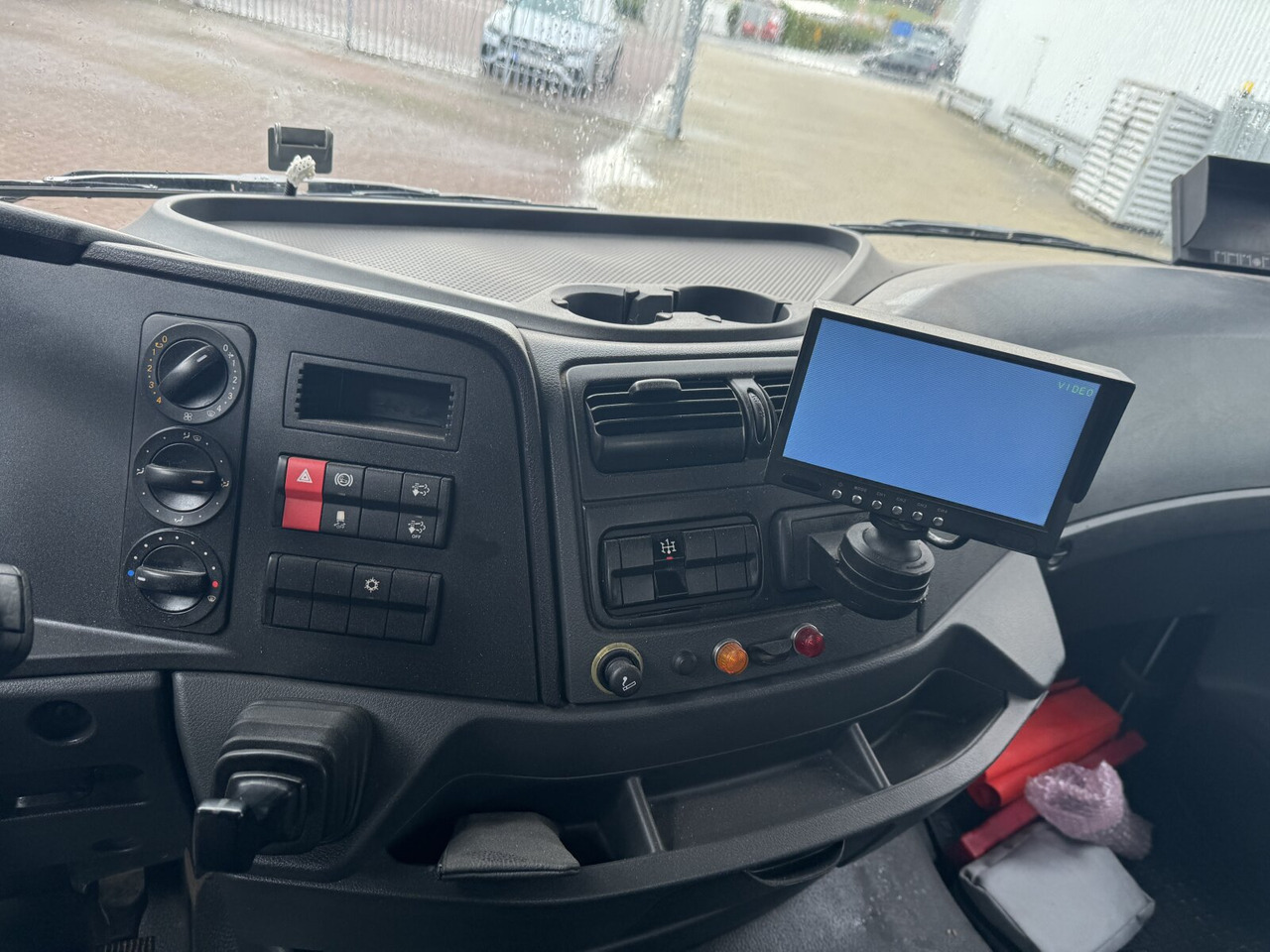 Leasing of Mercedes-Benz Atego 1223 L 4x2 Atego 1223 L 4x2 mit Heckkran Atlas 88.3-A2L, Funk Mercedes-Benz Atego 1223 L 4x2 Atego 1223 L 4x2 mit Heckkran Atlas 88.3-A2L, Funk: picture 6