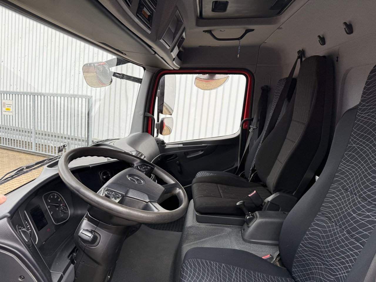 Mercedes-Benz Atego 818 LK 4x2 Atego 818 LK 4x2, 2x AHK - Tipper: picture 3 Mercedes-Benz Atego 818 LK 4x2 Atego 818 LK 4x2, 2x AHK - Tipper: picture 3