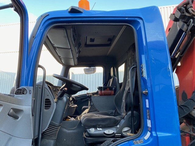 Mercedes-Benz Axor 1828 L 4x2 Axor 1828 L 4x2 mit Kran Palfinger PK 9501, Funk - Crane truck, Dropside/ Flatbed truck: picture 4 Mercedes-Benz Axor 1828 L 4x2 Axor 1828 L 4x2 mit Kran Palfinger PK 9501, Funk - Crane truck, Dropside/ Flatbed truck: picture 4