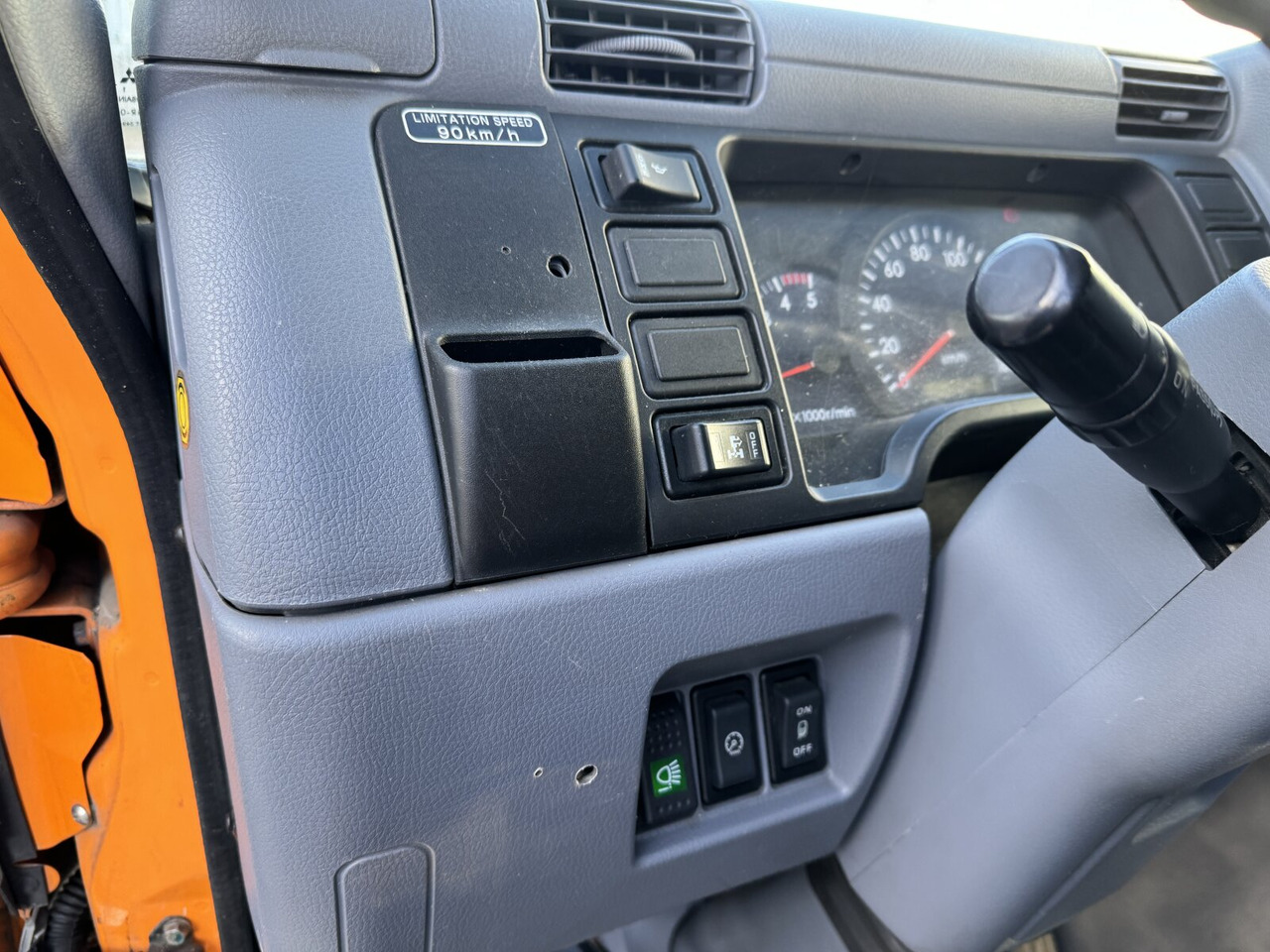 Mitsubishi Canter Fuso 6C15D 4x2 Doka Canter Fuso 6C15D 4x2 Doka, City-Abroller - Hook lift truck: picture 5 Mitsubishi Canter Fuso 6C15D 4x2 Doka Canter Fuso 6C15D 4x2 Doka, City-Abroller - Hook lift truck: picture 5