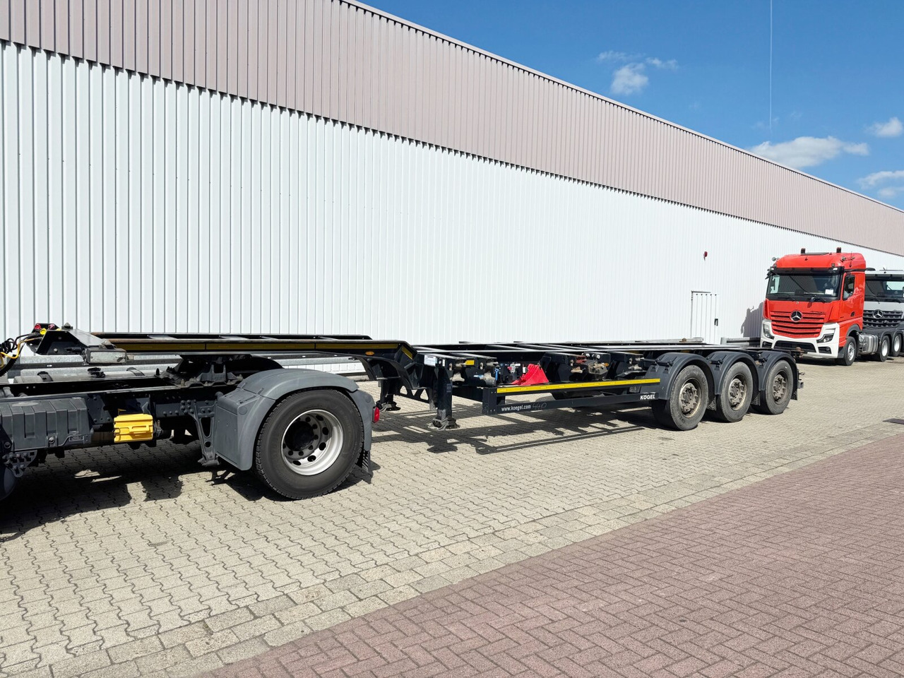 Kögel Port 45 Simplex Container-Chassis Port 45 Simplex, Container-Chassis, 20/2x20/30/40/45 Fuß, ausziehbar - Semi-trailer: picture 1 Kögel Port 45 Simplex Container-Chassis Port 45 Simplex, Container-Chassis, 20/2x20/30/40/45 Fuß, ausziehbar - Semi-trailer: picture 1
