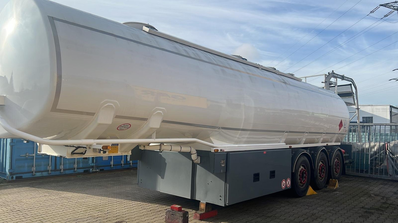 TAL 44.0/11-27 TAL 44.0/11-27, 43.950l, 4 Kammern, Untenbefüllung, Pumpe - Tank semi-trailer: picture 4 TAL 44.0/11-27 TAL 44.0/11-27, 43.950l, 4 Kammern, Untenbefüllung, Pumpe - Tank semi-trailer: picture 4