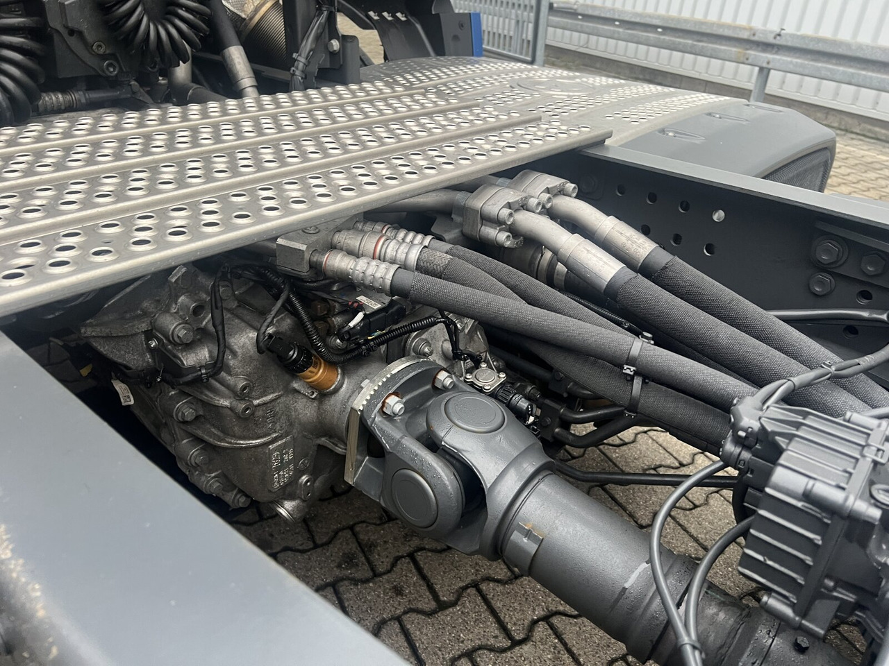 New Tractor unit Mercedes-Benz Actros 1843 LS 4x4 HAD Actros 1843 LS 4x4 HAD, HydroDrive, MirrorCam, MultimediaCockpit: picture 12