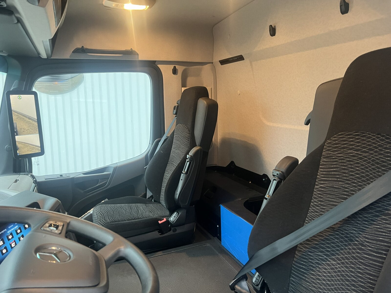 New Tractor unit Mercedes-Benz Actros 1843 LS 4x4 HAD Actros 1843 LS 4x4 HAD, HydroDrive, MirrorCam, MultimediaCockpit: picture 5