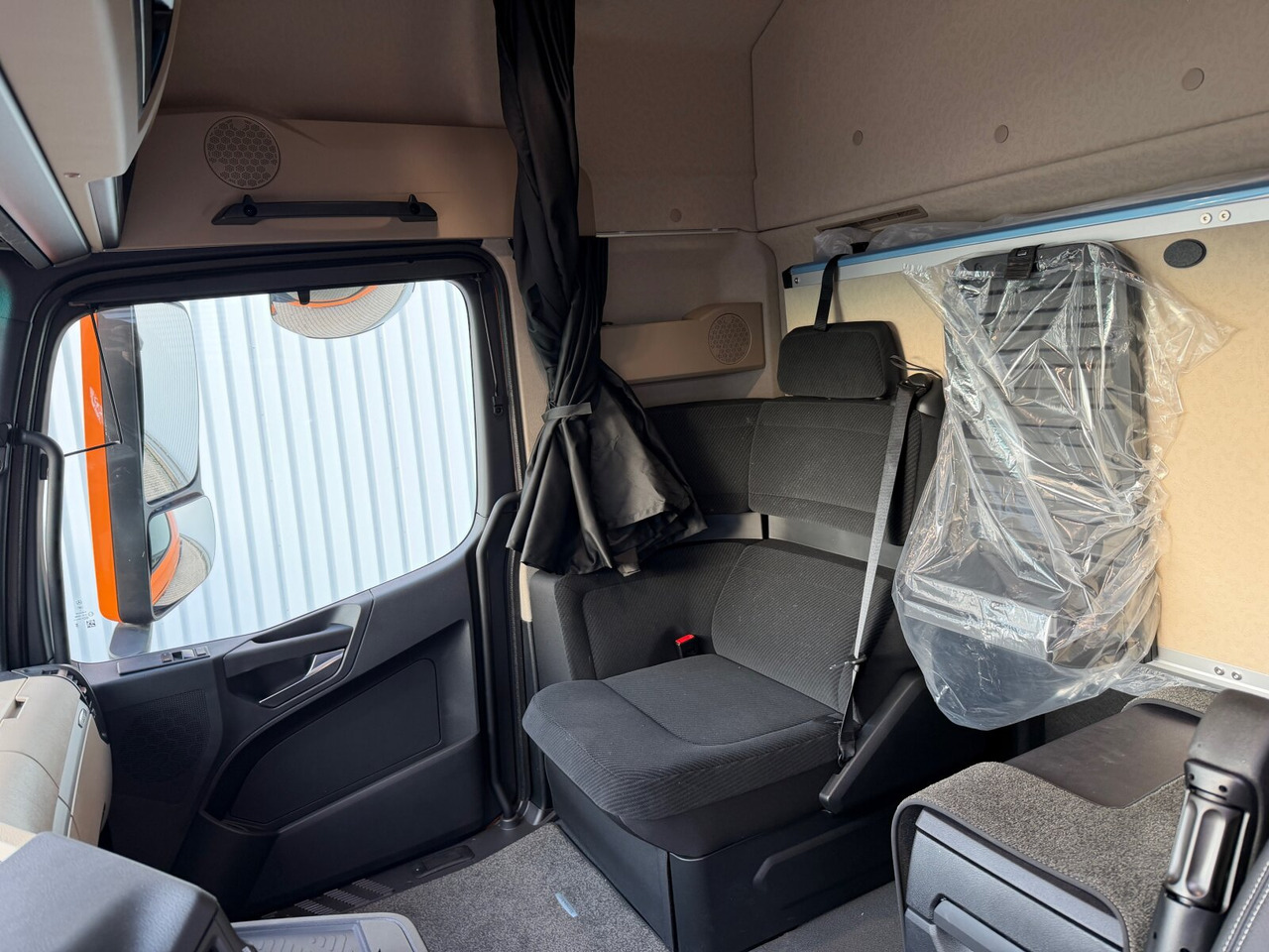 Mercedes-Benz Actros 3363 LS 6x4 Actros 3363 LS 6x4, Retarder, SoloStar, MultimediaCockpit, Navi, LED - Tractor unit: picture 5 Mercedes-Benz Actros 3363 LS 6x4 Actros 3363 LS 6x4, Retarder, SoloStar, MultimediaCockpit, Navi, LED - Tractor unit: picture 5