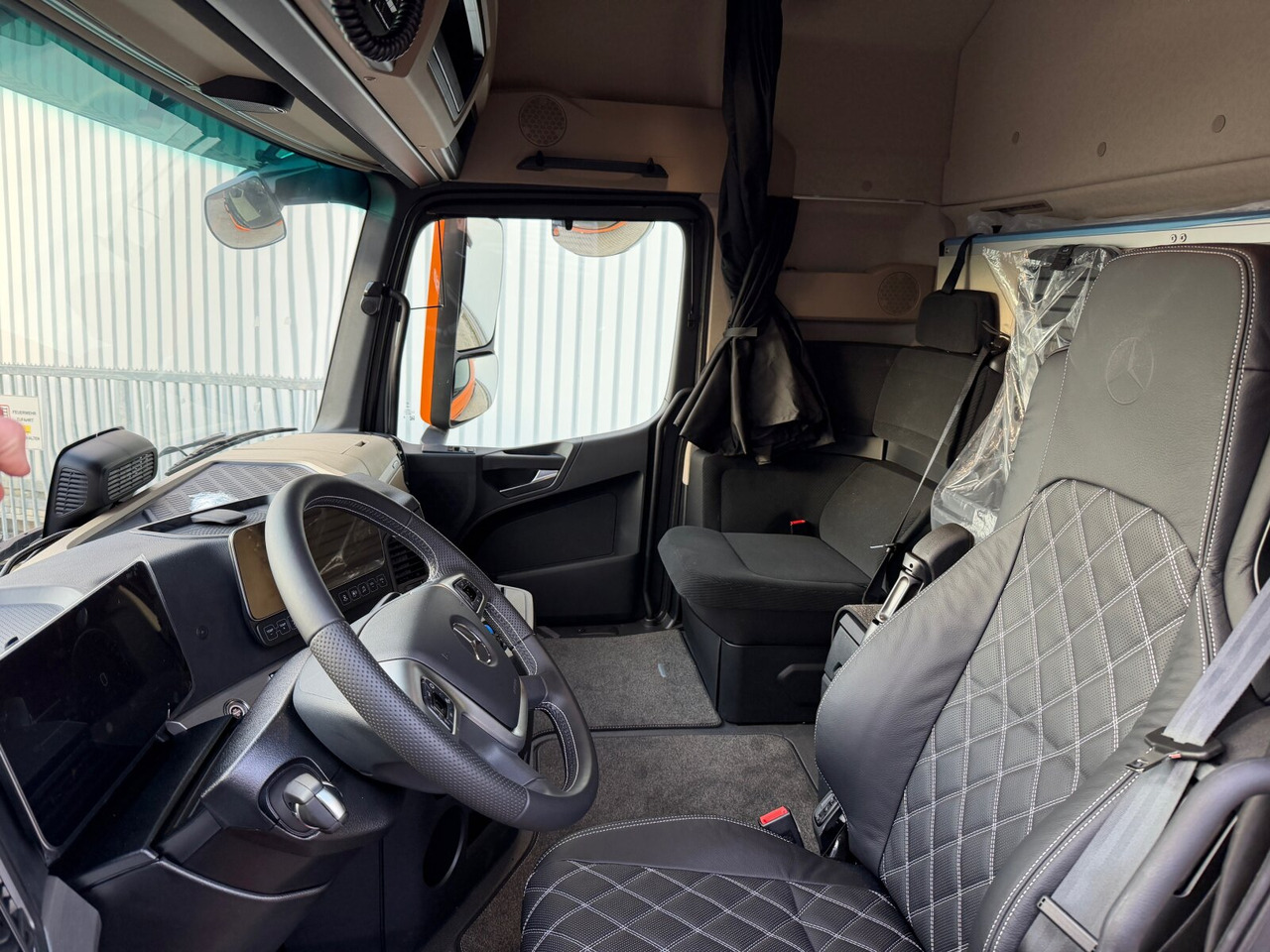 Mercedes-Benz Actros 3363 LS 6x4 Actros 3363 LS 6x4, Retarder, SoloStar, MultimediaCockpit, Navi, LED - Tractor unit: picture 2 Mercedes-Benz Actros 3363 LS 6x4 Actros 3363 LS 6x4, Retarder, SoloStar, MultimediaCockpit, Navi, LED - Tractor unit: picture 2