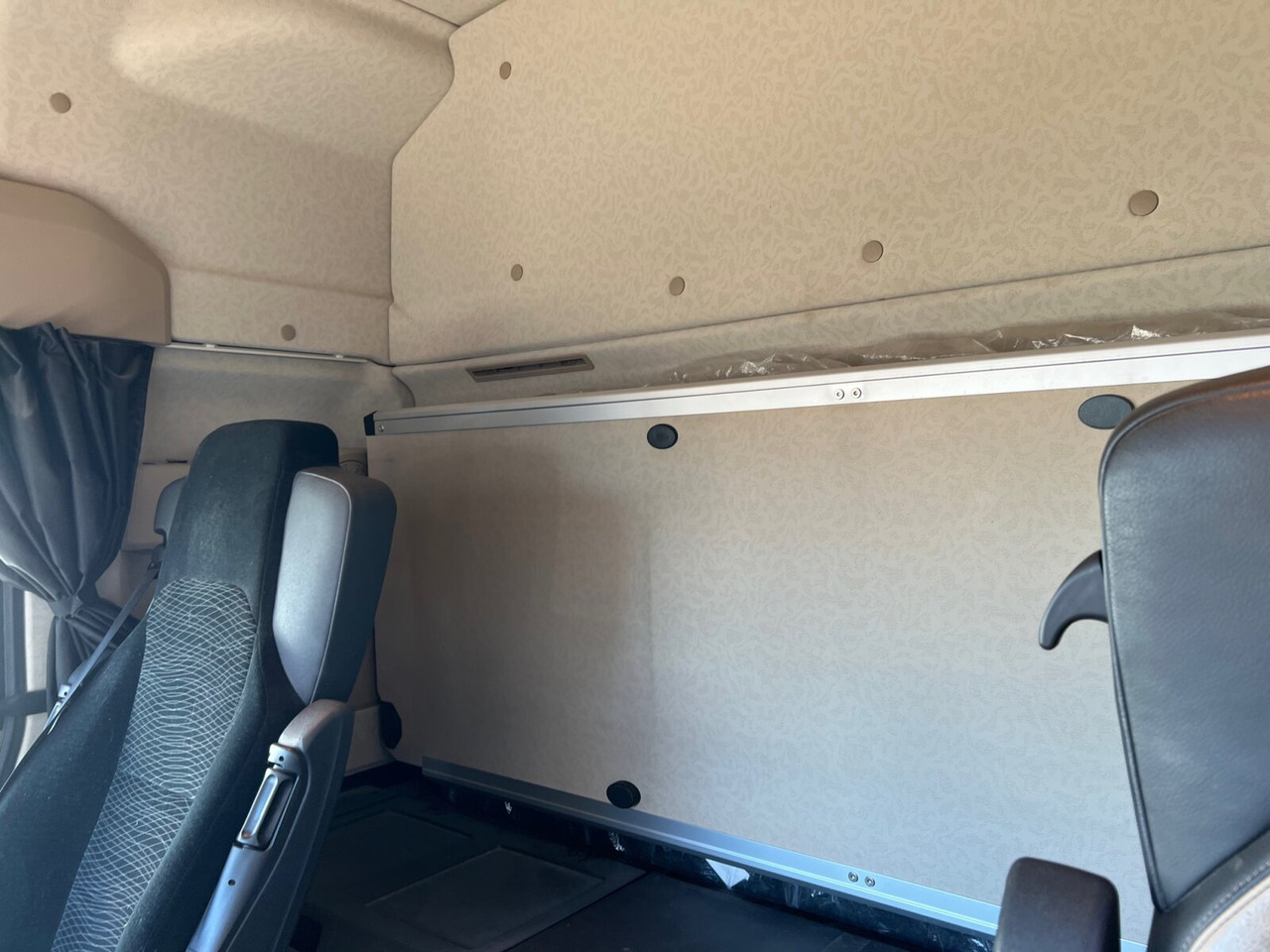 Mercedes-Benz Arocs 3358 LS 6x4 Arocs 3358 LS 6x4, Retarder, StreamSpace, Bi-Xenon, Hydraulik - Tractor unit: picture 5 Mercedes-Benz Arocs 3358 LS 6x4 Arocs 3358 LS 6x4, Retarder, StreamSpace, Bi-Xenon, Hydraulik - Tractor unit: picture 5