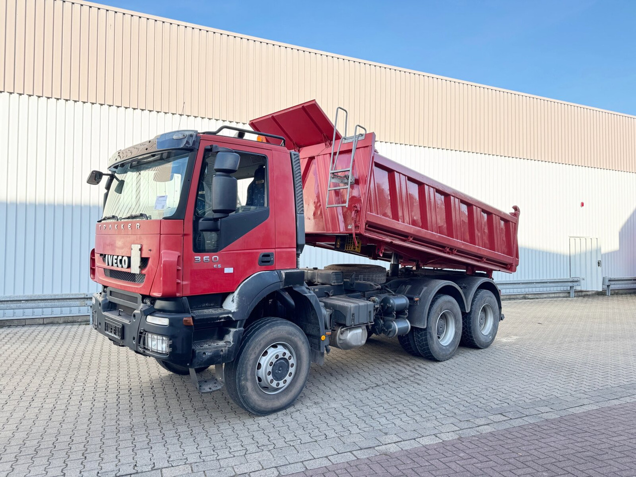Trakker AD260T36W 6x6 Trakker AD260T36W 6x6 - Tipper: picture 1 Trakker AD260T36W 6x6 Trakker AD260T36W 6x6 - Tipper: picture 1