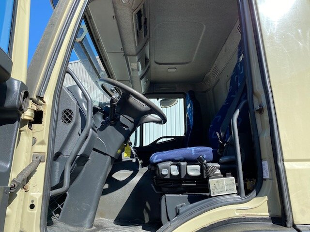 Interior photo 1: Cab chassis truck Trakker AD260T41W 6x6 Trakker AD260T41W 6x6