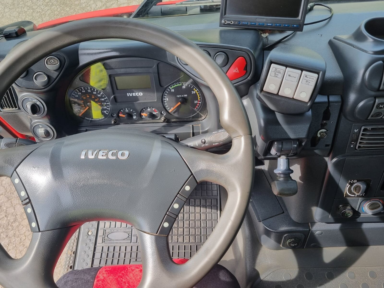 Trakker AD380T41W 6x6 Trakker AD380T41W 6x6 - Cab chassis truck: picture 4 Trakker AD380T41W 6x6 Trakker AD380T41W 6x6 - Cab chassis truck: picture 4