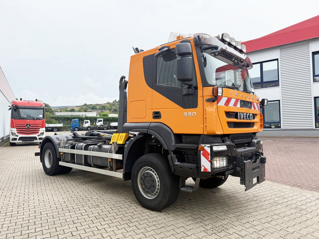 Hook lift truck Trakker AT190T33W/P 4x4 Trakker AT190T33W/P 4x4, Winterdienstausstattung: picture 10