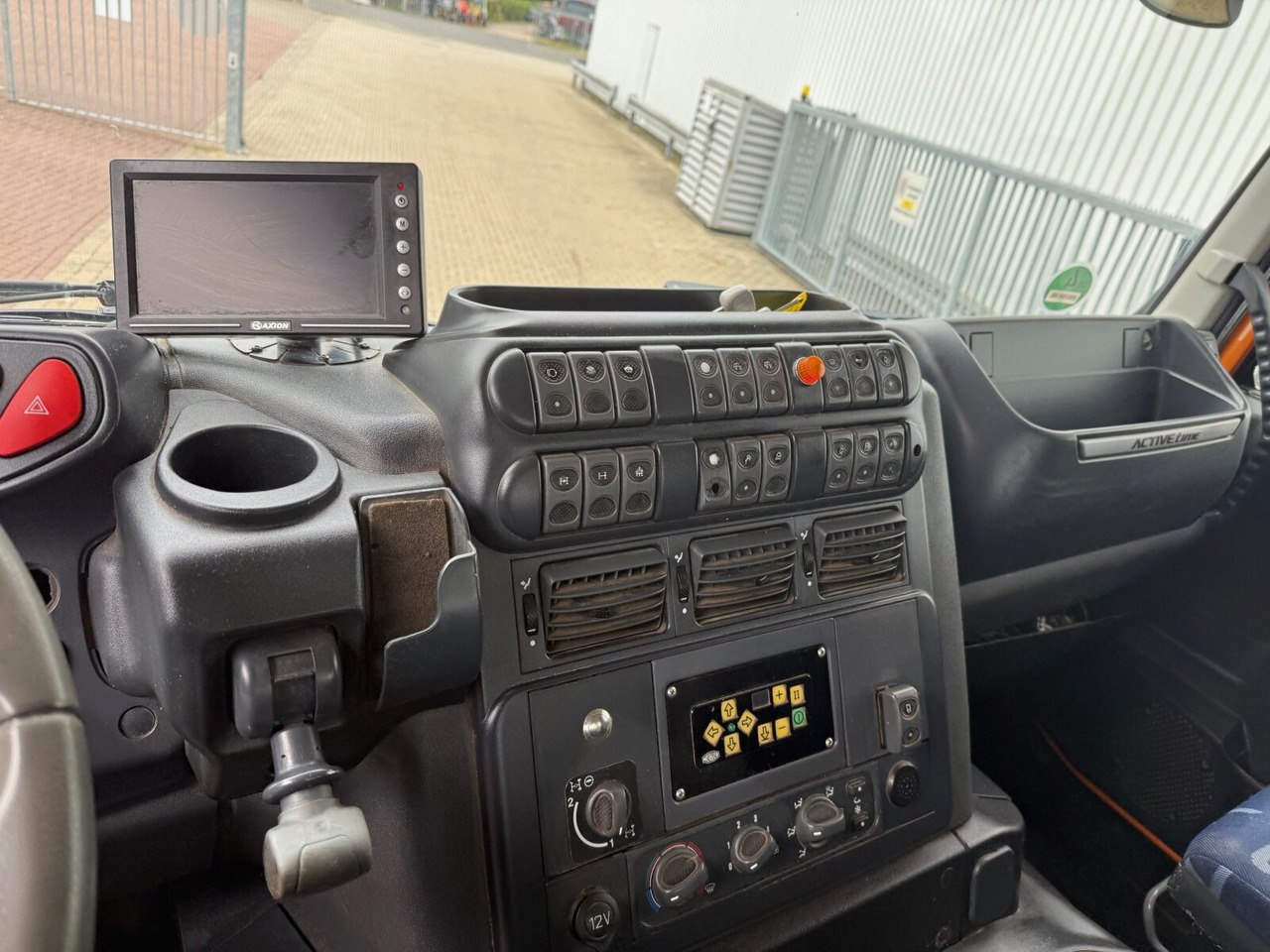 Hook lift truck Trakker AT190T33W/P 4x4 Trakker AT190T33W/P 4x4, Winterdienstausstattung: picture 7