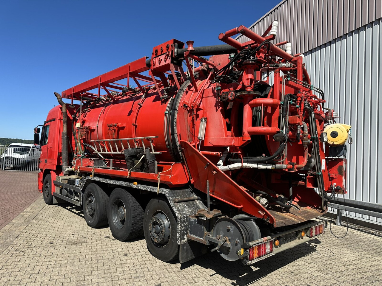 Truck Mercedes-Benz Actros 3246 L 8x2 Actros 3246 L 8x2, Hellmers Saug- und Spülwagen ca. 15m³: picture 11