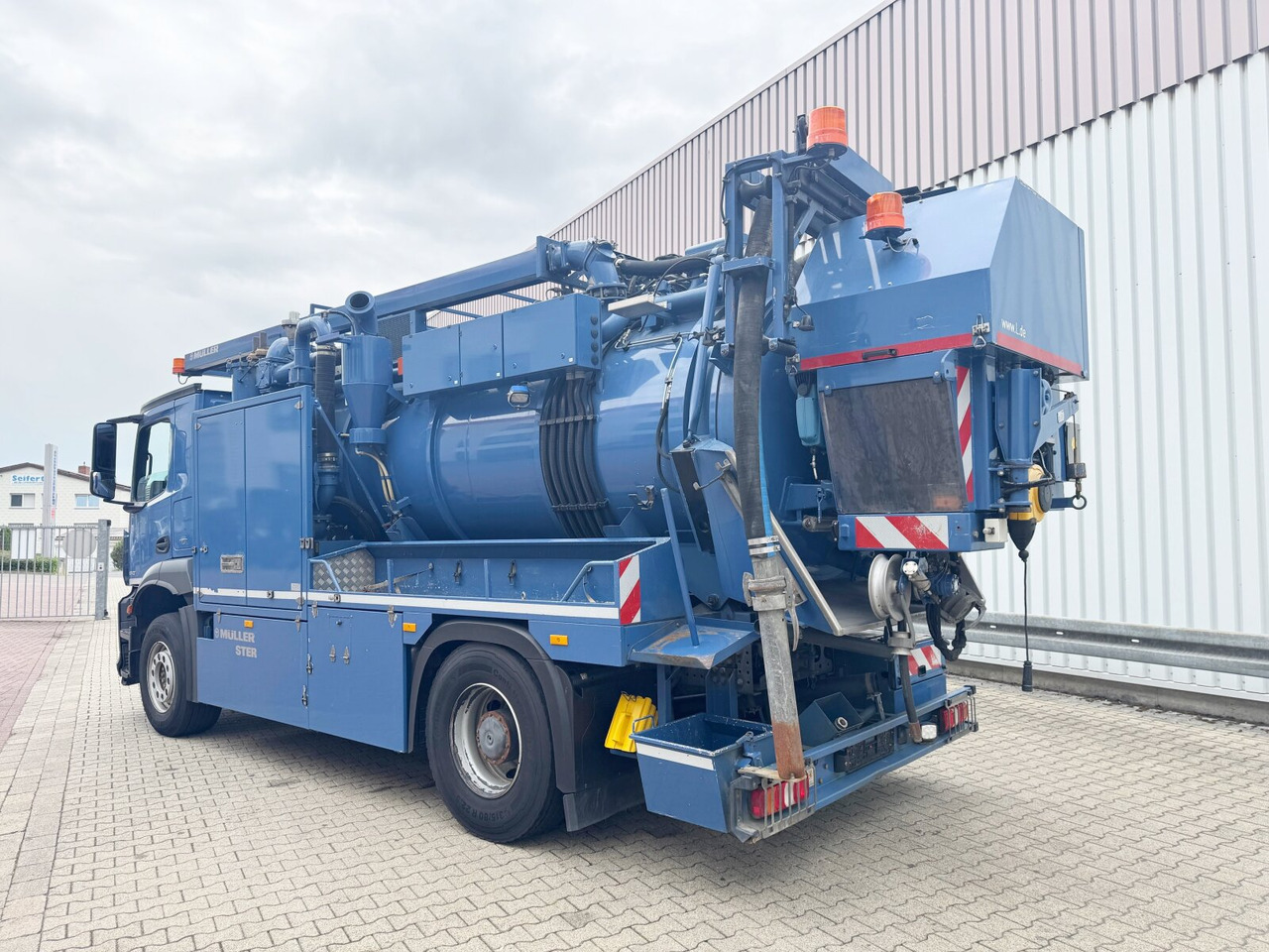 Mercedes-Benz Arocs 1843 L 4x2 Arocs 1843 L 4x2, Müller Canalmaster ca. 8m³, Standheizung, Funk - Truck: picture 4 Mercedes-Benz Arocs 1843 L 4x2 Arocs 1843 L 4x2, Müller Canalmaster ca. 8m³, Standheizung, Funk - Truck: picture 4