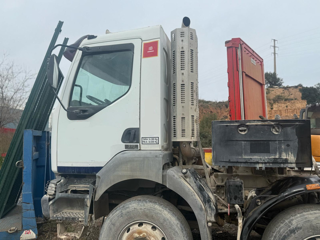 Renault 33FVC2A 8x4 - Truck: picture 1 Renault 33FVC2A 8x4 - Truck: picture 1