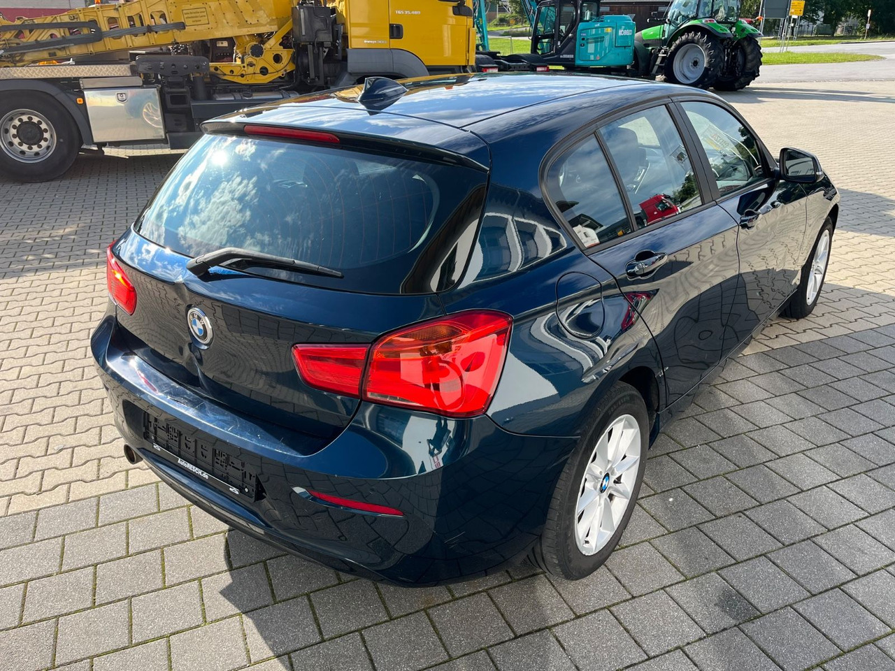 BMW 118 Baureihe 1 Lim. 5-trg. 118 d - Sedan: picture 3 BMW 118 Baureihe 1 Lim. 5-trg. 118 d - Sedan: picture 3