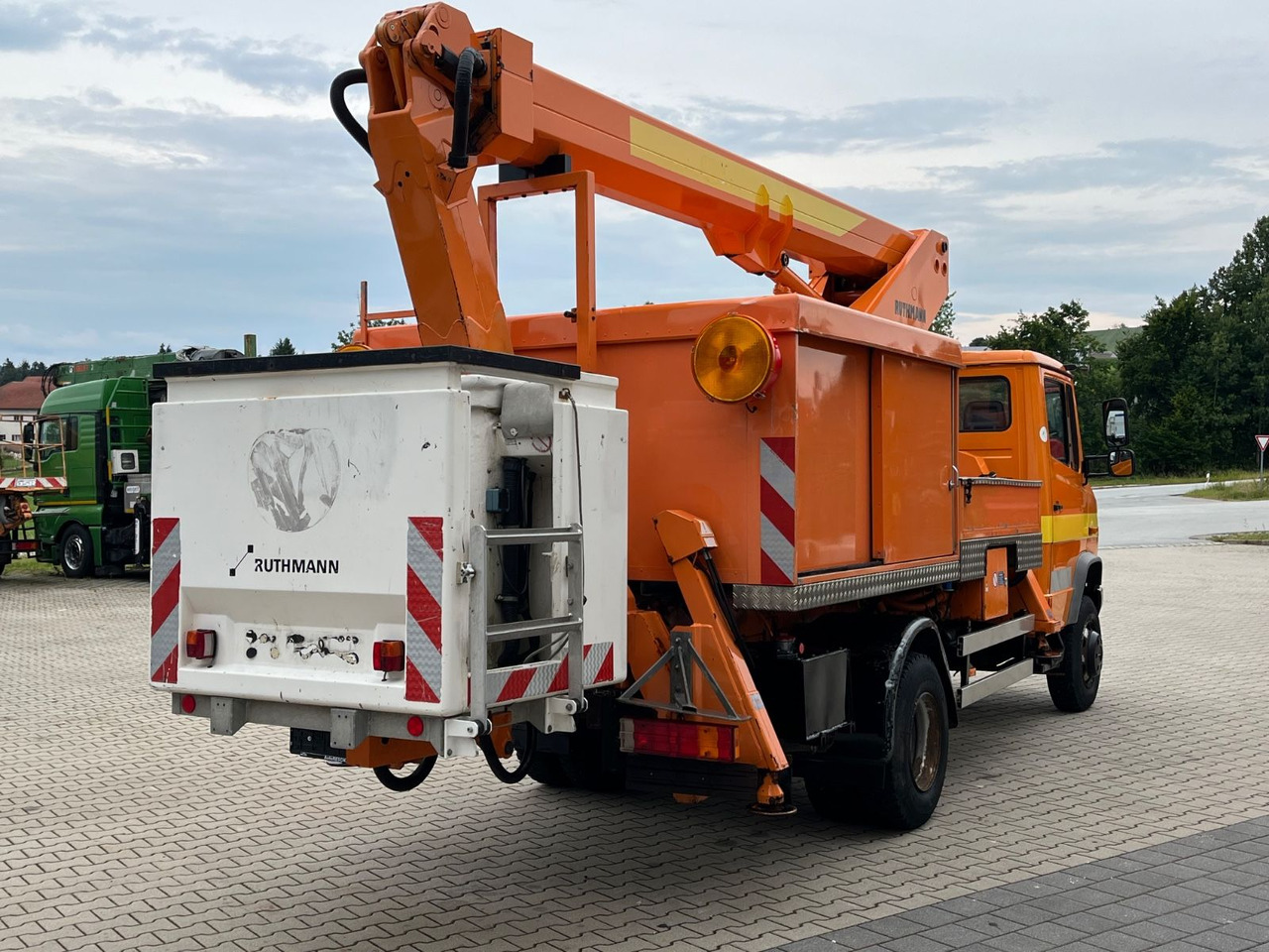 Truck mounted aerial platform Mercedes-Benz Vario 814 DA 4x4 Ruthmann T 170: picture 7
