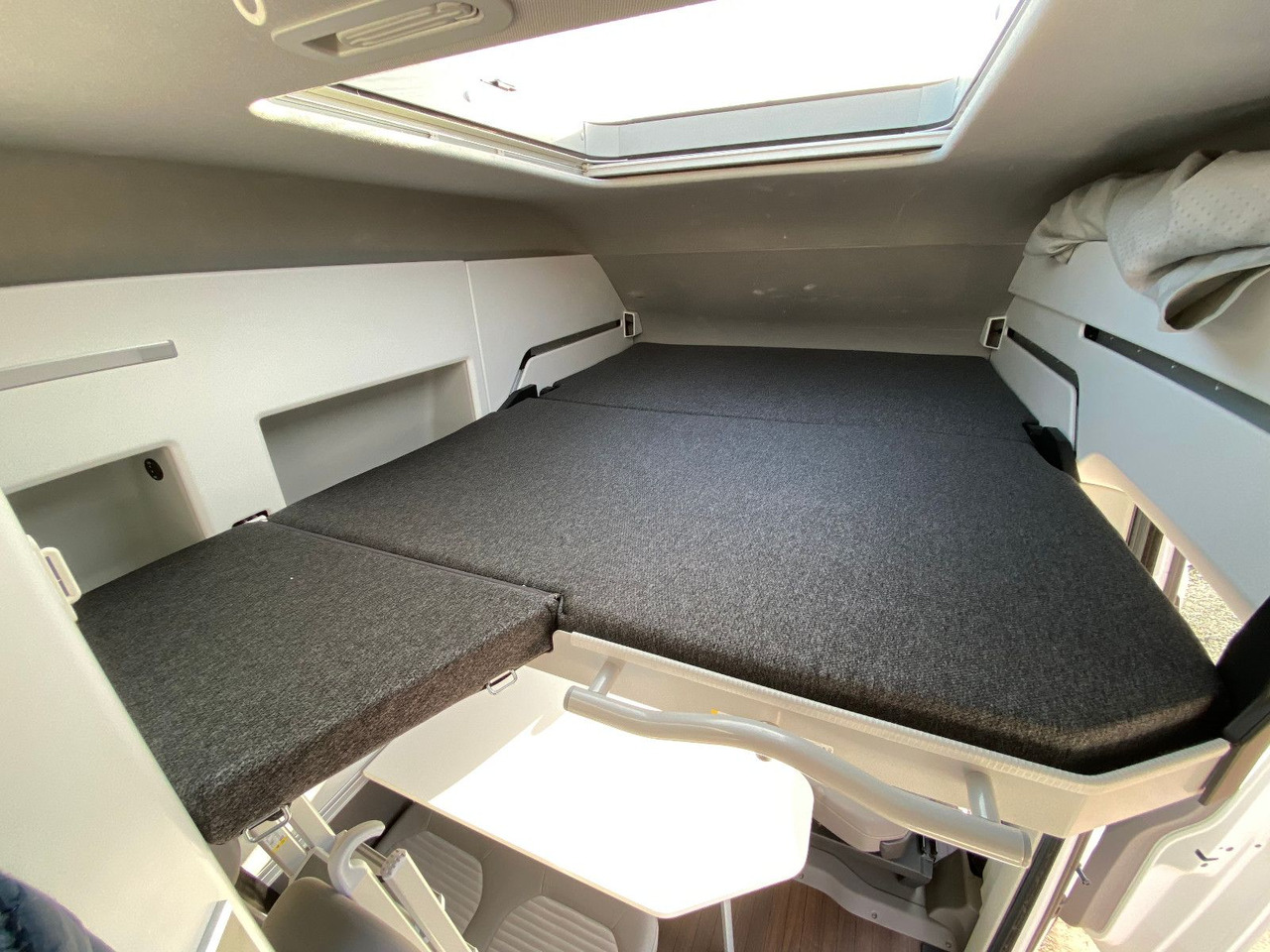 Camper van Volkswagen Grand California 600 FW, 3/4 Bett: picture 9