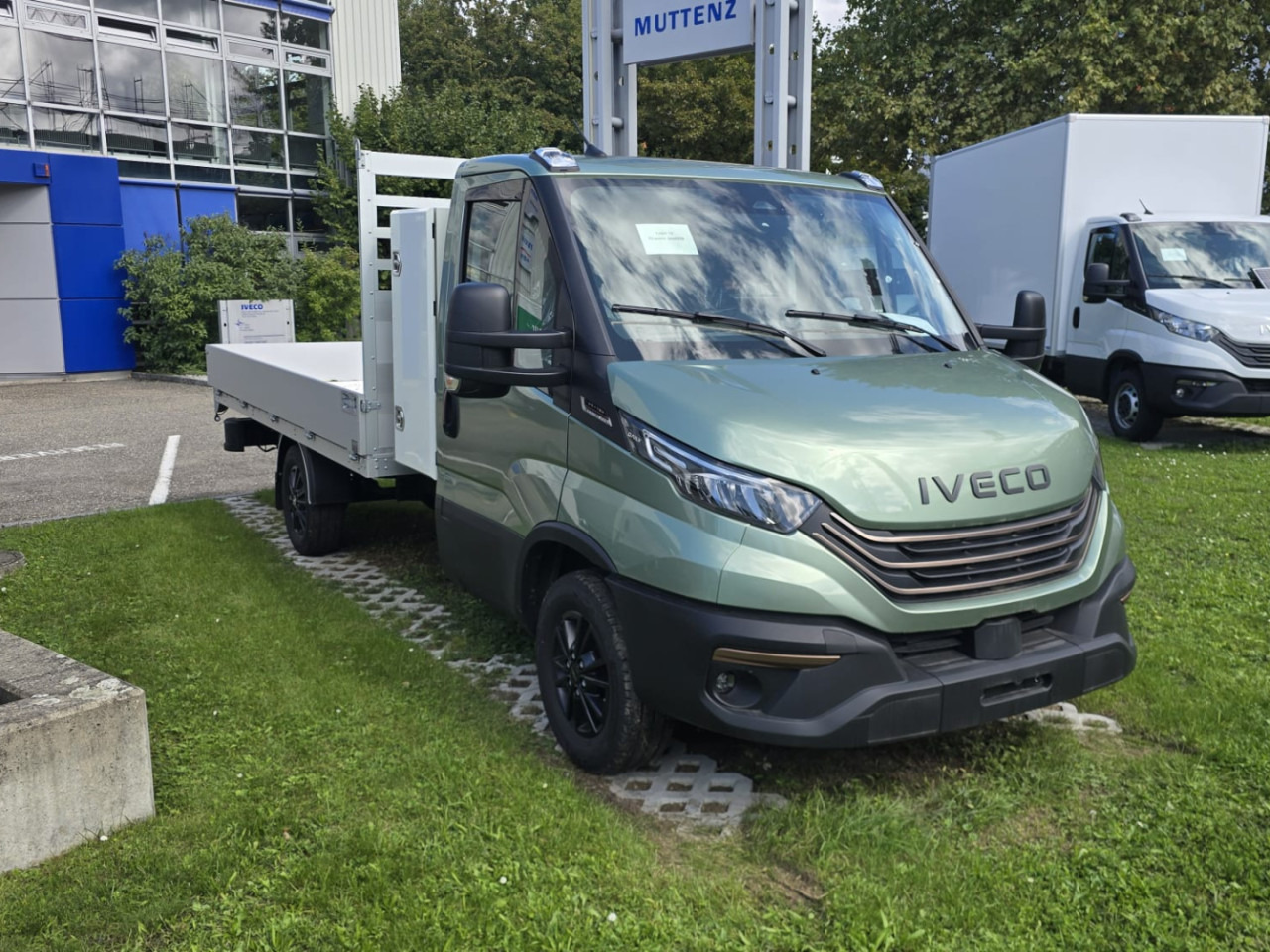 IVECO 35S18HA8 Pritsche (TOP Ausstattung) - Flatbed van: picture 2 IVECO 35S18HA8 Pritsche (TOP Ausstattung) - Flatbed van: picture 2