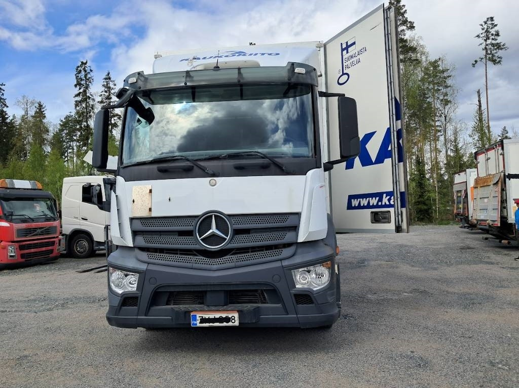 Mercedes-Benz Antos 1824L - Box truck: picture 2 Mercedes-Benz Antos 1824L - Box truck: picture 2