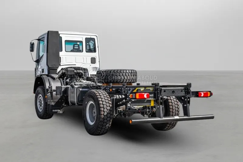 Iveco EuroCargo ML150 4x4 Chassis - Cab chassis truck: picture 3 Iveco EuroCargo ML150 4x4 Chassis - Cab chassis truck: picture 3