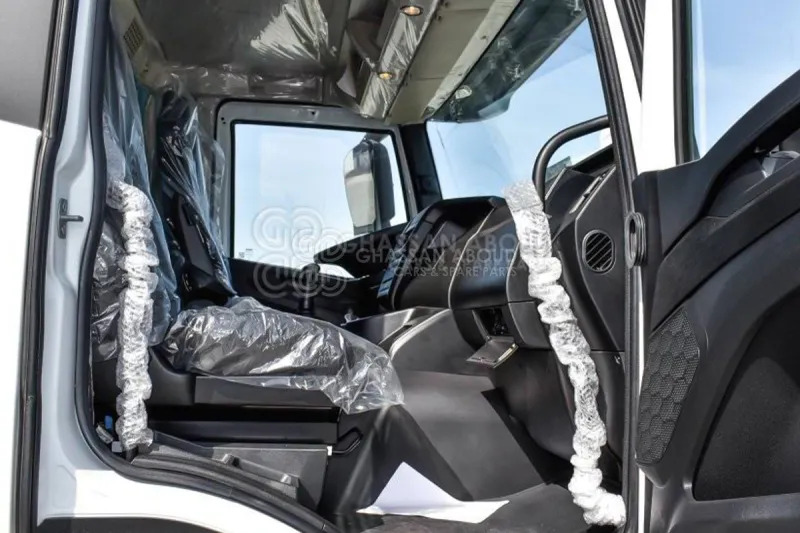 Cab chassis truck Iveco T-WAY AD380T47H 6x4 R24 Tyres Chassis - Barcelona Stock: picture 7
