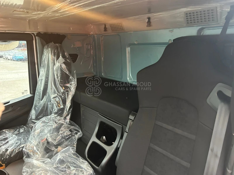 Iveco T-WAY AT380T43H 6x4 R20 Tyres Chassis - Barcelona Stock - Cab chassis truck: picture 3 Iveco T-WAY AT380T43H 6x4 R20 Tyres Chassis - Barcelona Stock - Cab chassis truck: picture 3