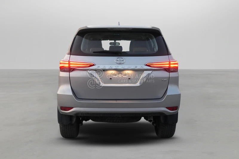 Toyota Fortuner 4x4 - SUV: picture 5 Toyota Fortuner 4x4 - SUV: picture 5