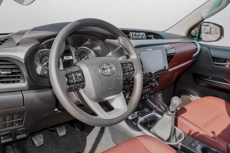 Toyota Hilux 4X4 Double Cabin - Pickup truck, Combi van: picture 5 Toyota Hilux 4X4 Double Cabin - Pickup truck, Combi van: picture 5