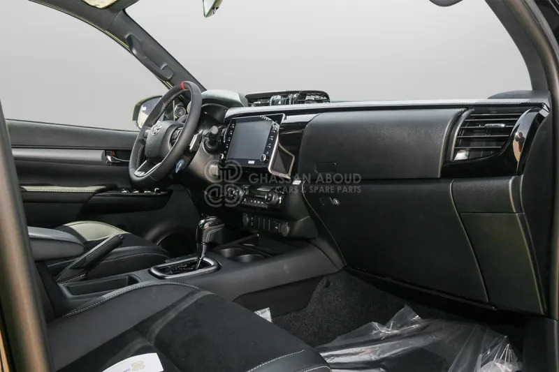 Toyota Hilux 4X4 Double Cabin - Pickup truck, Combi van: picture 4 Toyota Hilux 4X4 Double Cabin - Pickup truck, Combi van: picture 4