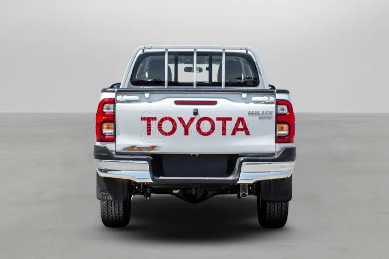 Toyota Hilux 4X4 Double Cabin - Pickup truck, Combi van: picture 5 Toyota Hilux 4X4 Double Cabin - Pickup truck, Combi van: picture 5