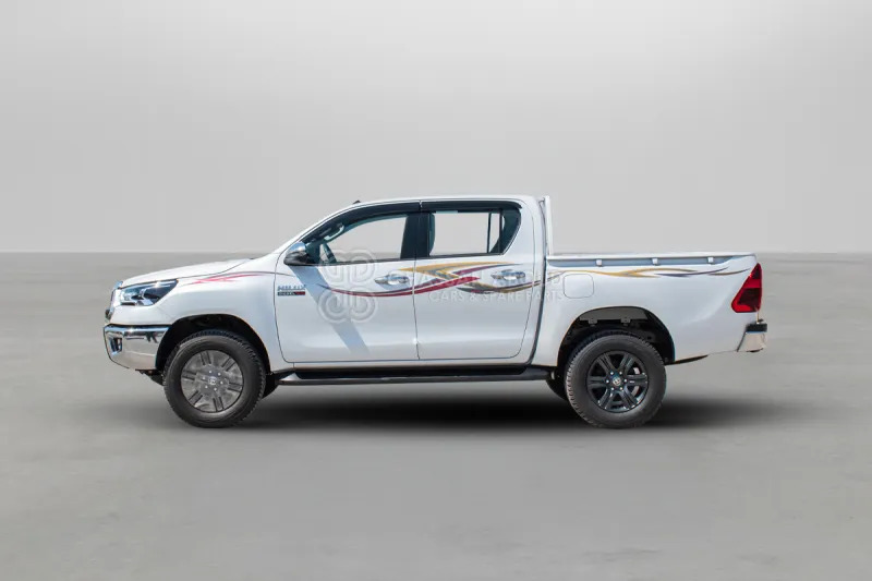 Toyota Hilux 4X4 Double Cabin - Pickup truck, Combi van: picture 3 Toyota Hilux 4X4 Double Cabin - Pickup truck, Combi van: picture 3