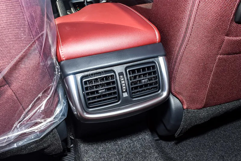Toyota Hilux 4X4 Double Cabin - Pickup truck, Combi van: picture 5 Toyota Hilux 4X4 Double Cabin - Pickup truck, Combi van: picture 5