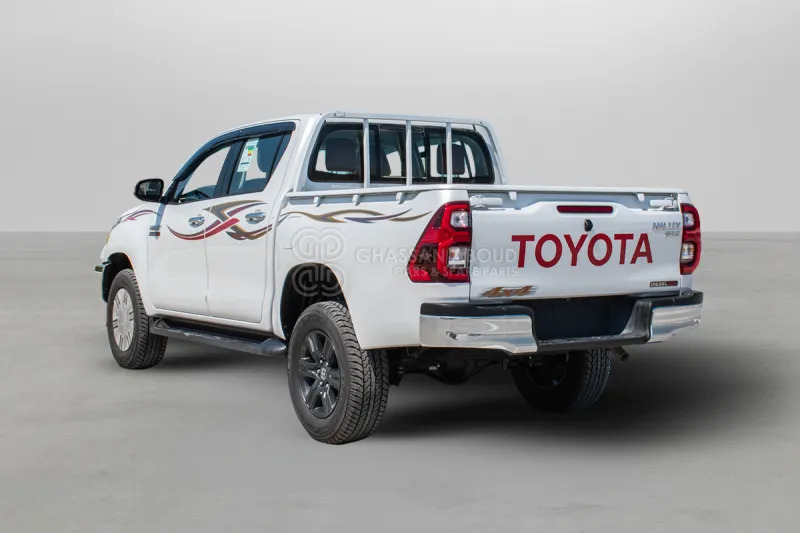 Toyota Hilux 4X4 Double Cabin - Pickup truck, Combi van: picture 5 Toyota Hilux 4X4 Double Cabin - Pickup truck, Combi van: picture 5